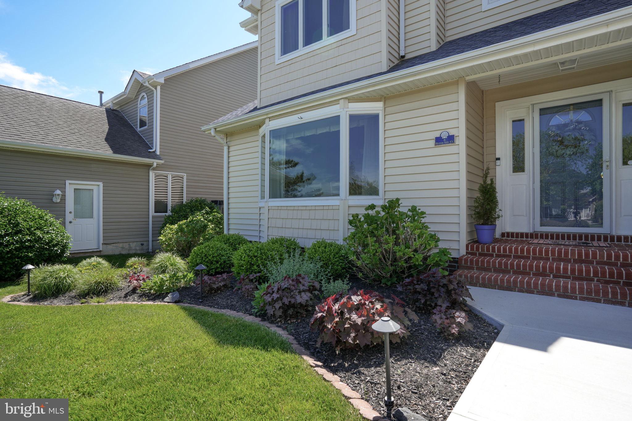 6 HERON ISLE COURT