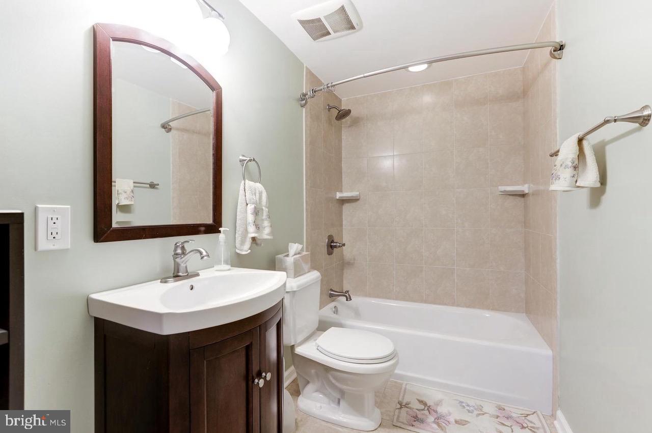 NEWINGTON STATION - Residential Lease