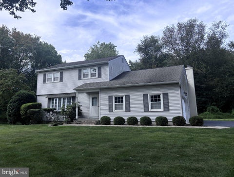 Homes For Sale - 49 Lopatcong Drive<br/> EWING, NJ 08638