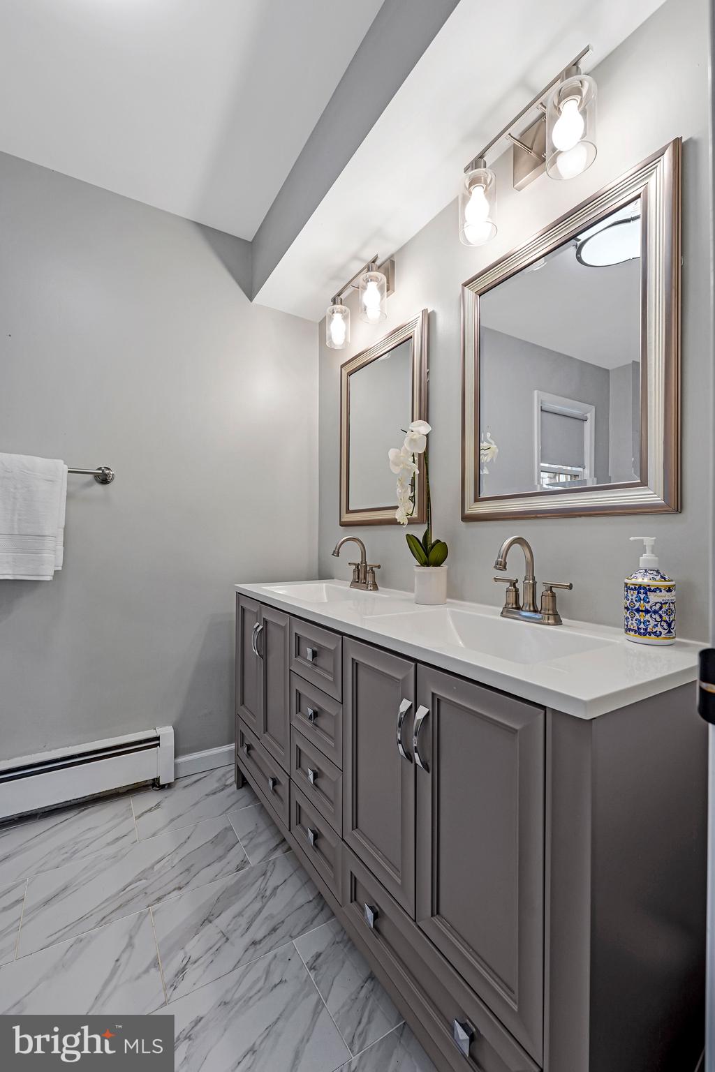 MC LEAN HAMLET - Residential