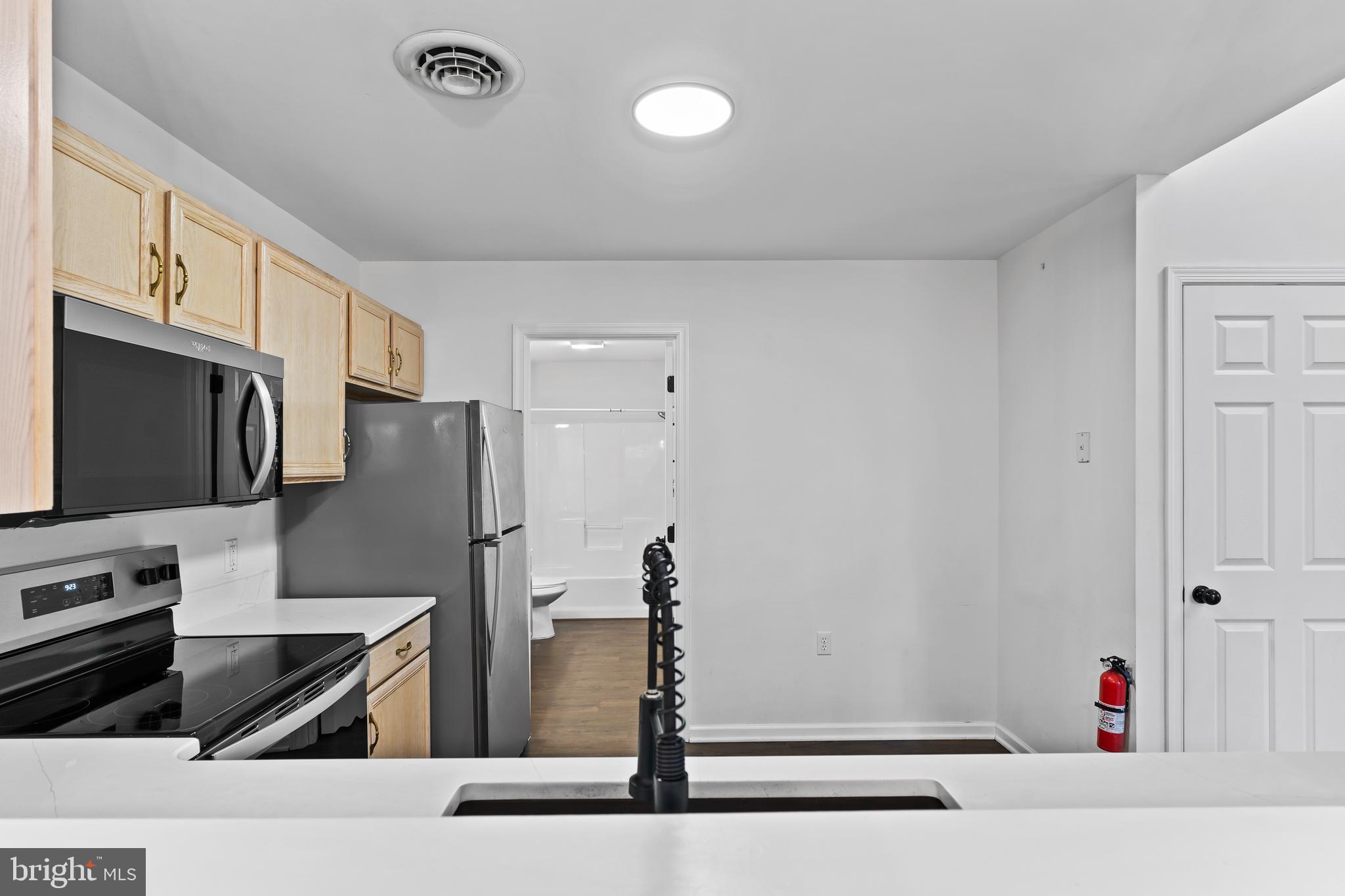 COURTYARDS OF CARLISLE - Residential Lease