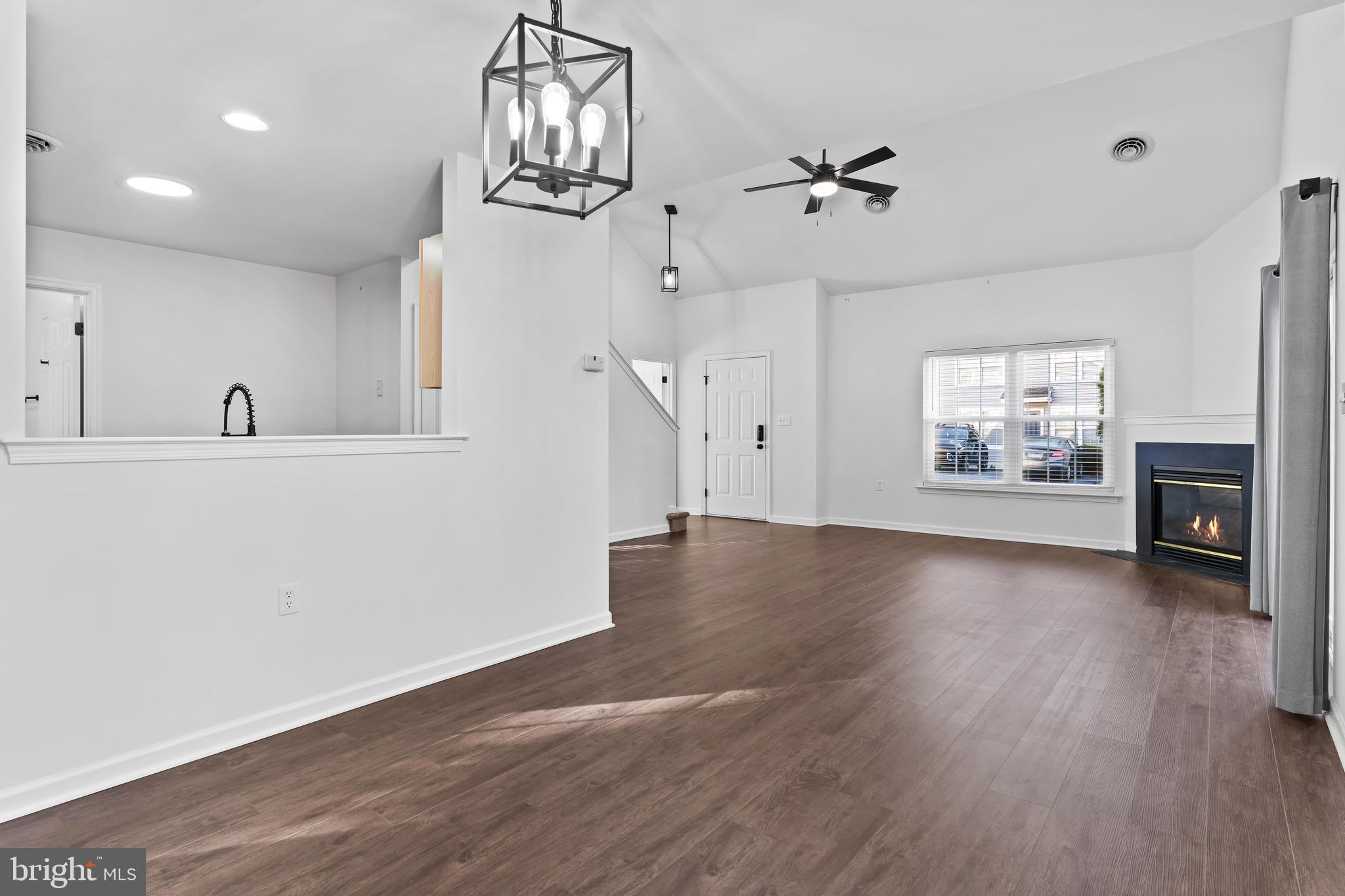 COURTYARDS OF CARLISLE - Residential Lease