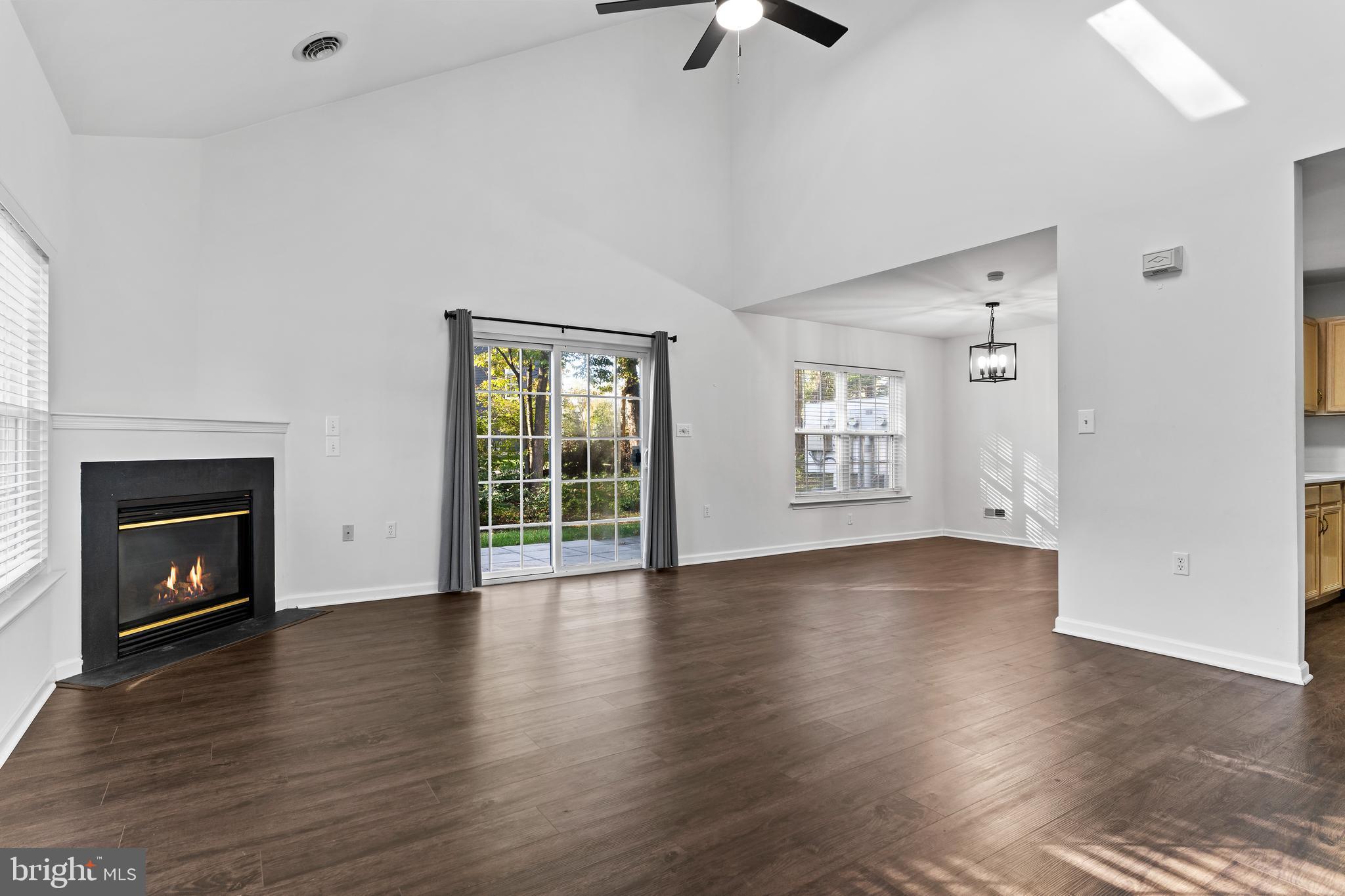 COURTYARDS OF CARLISLE - Residential Lease