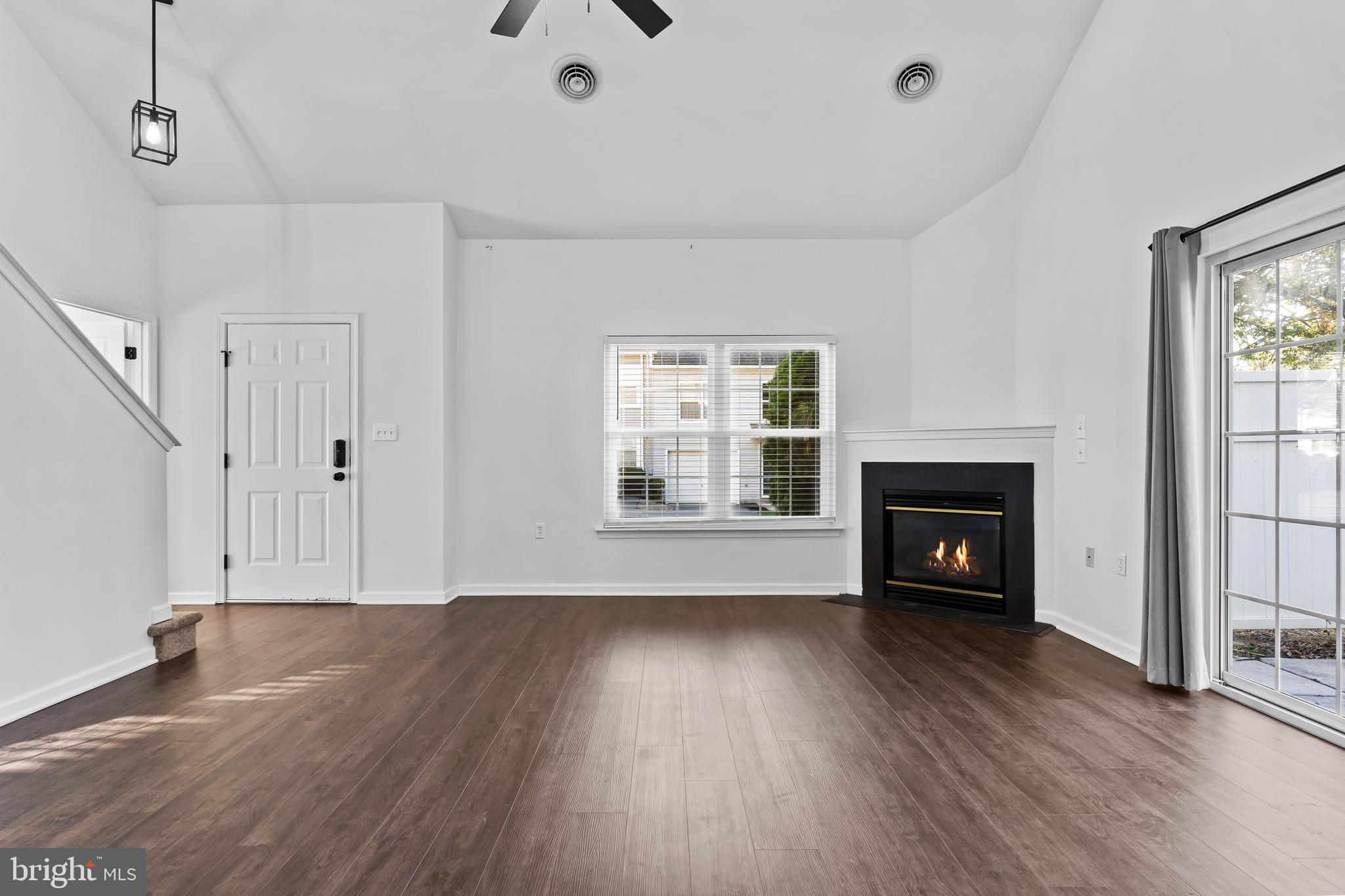 COURTYARDS OF CARLISLE - Residential Lease