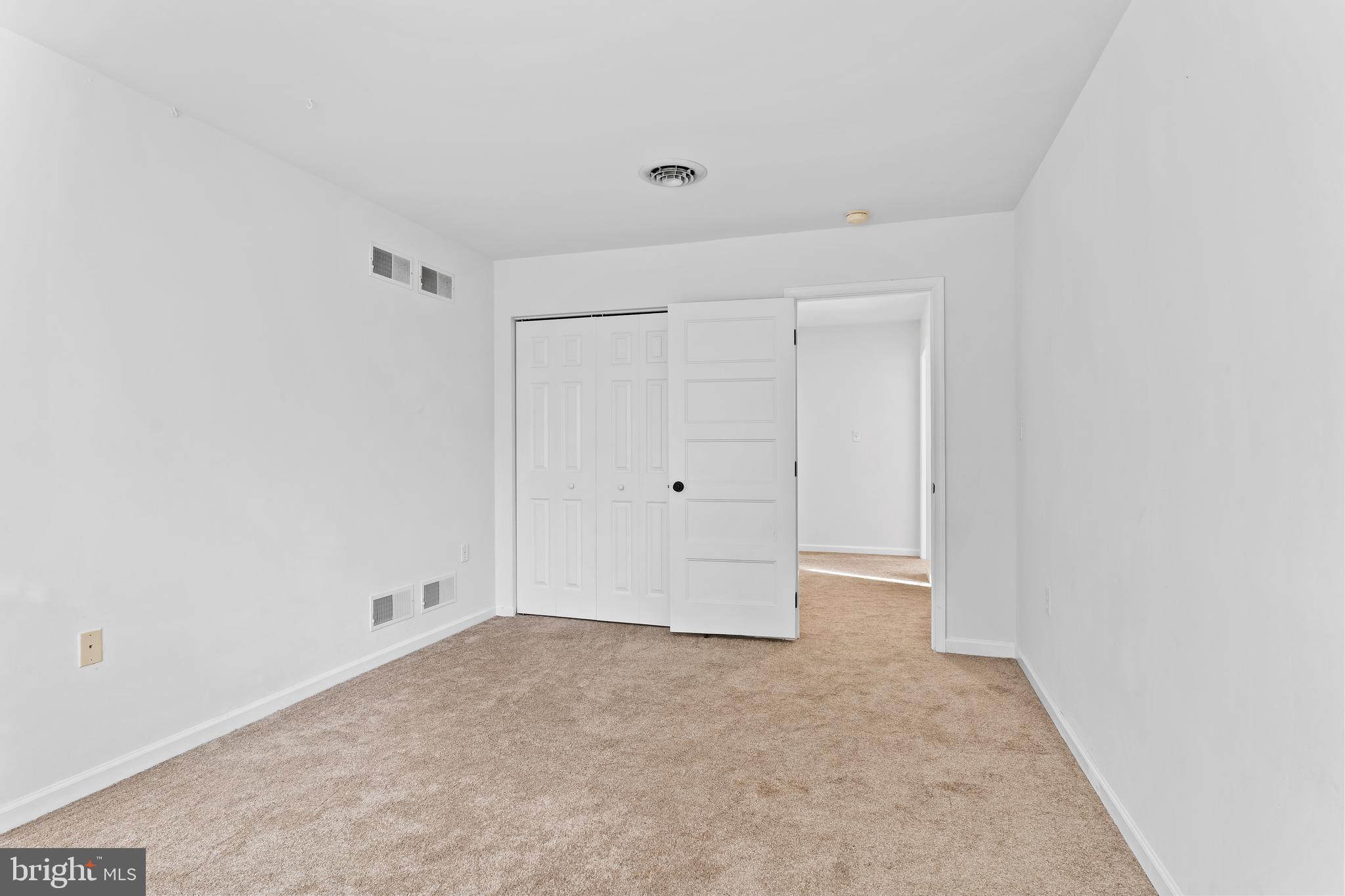 COURTYARDS OF CARLISLE - Residential Lease