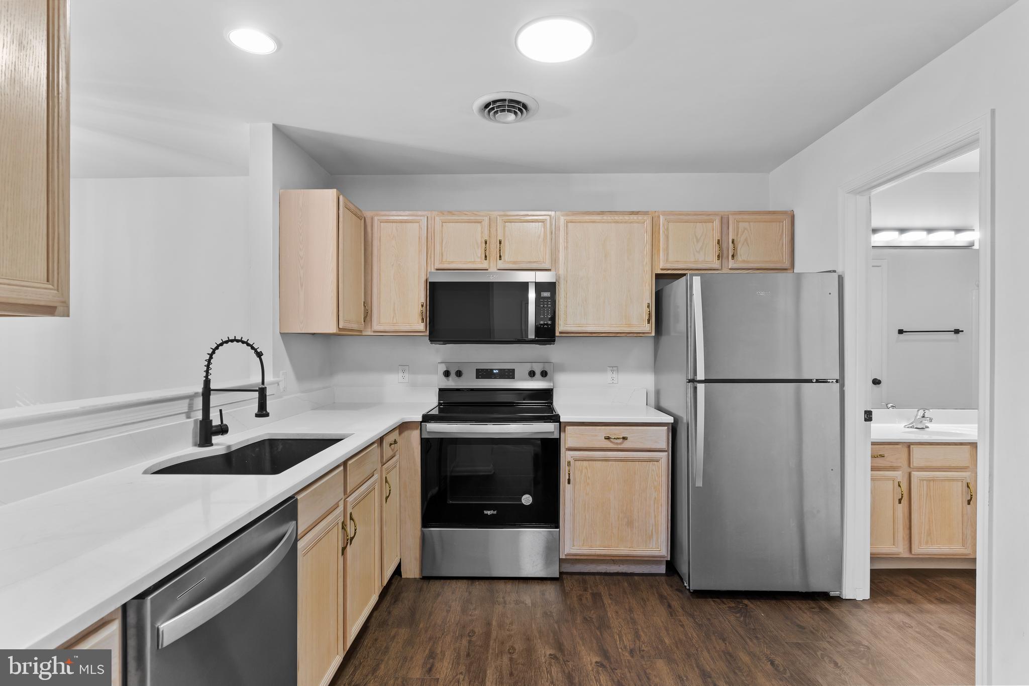 COURTYARDS OF CARLISLE - Residential Lease