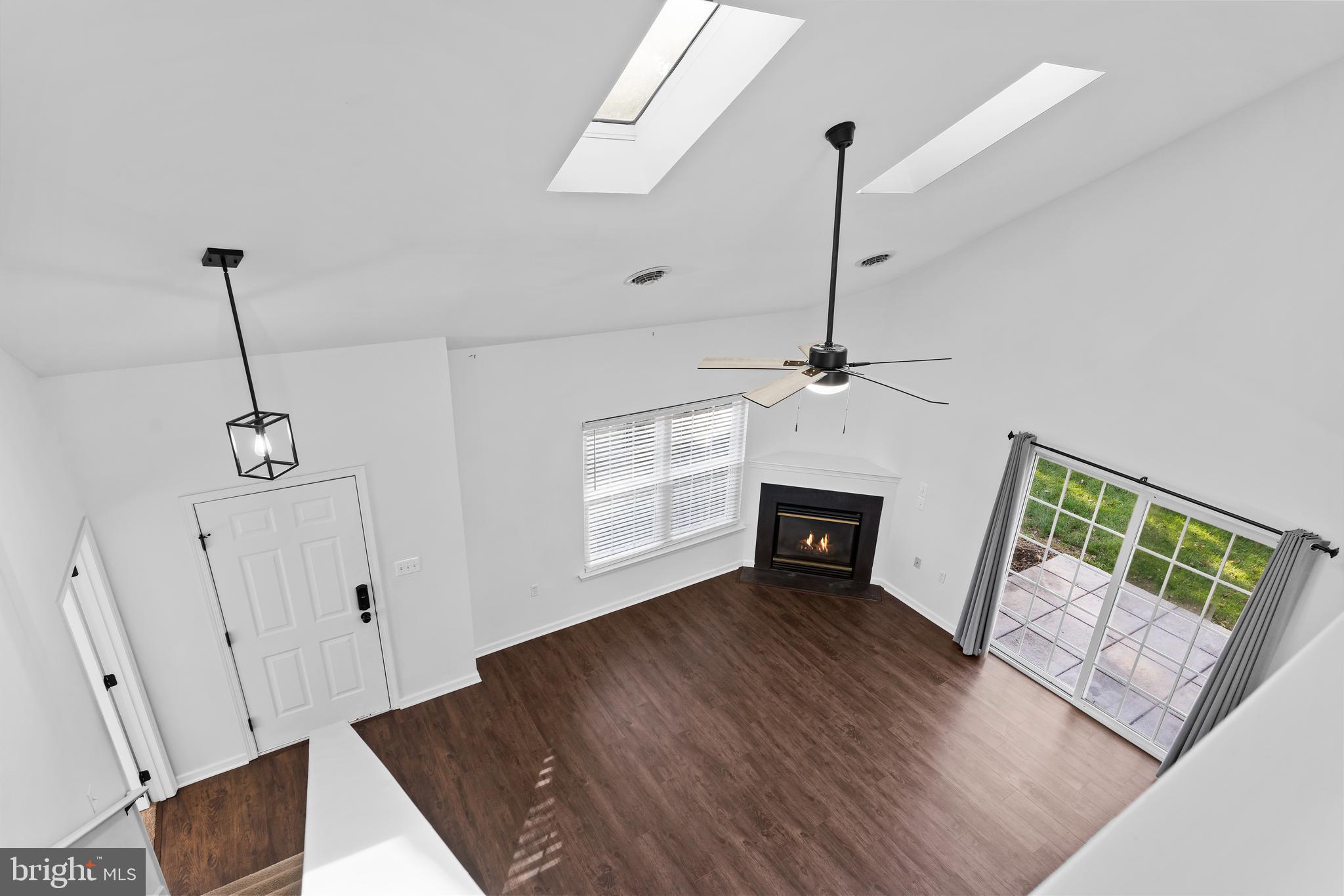 COURTYARDS OF CARLISLE - Residential Lease