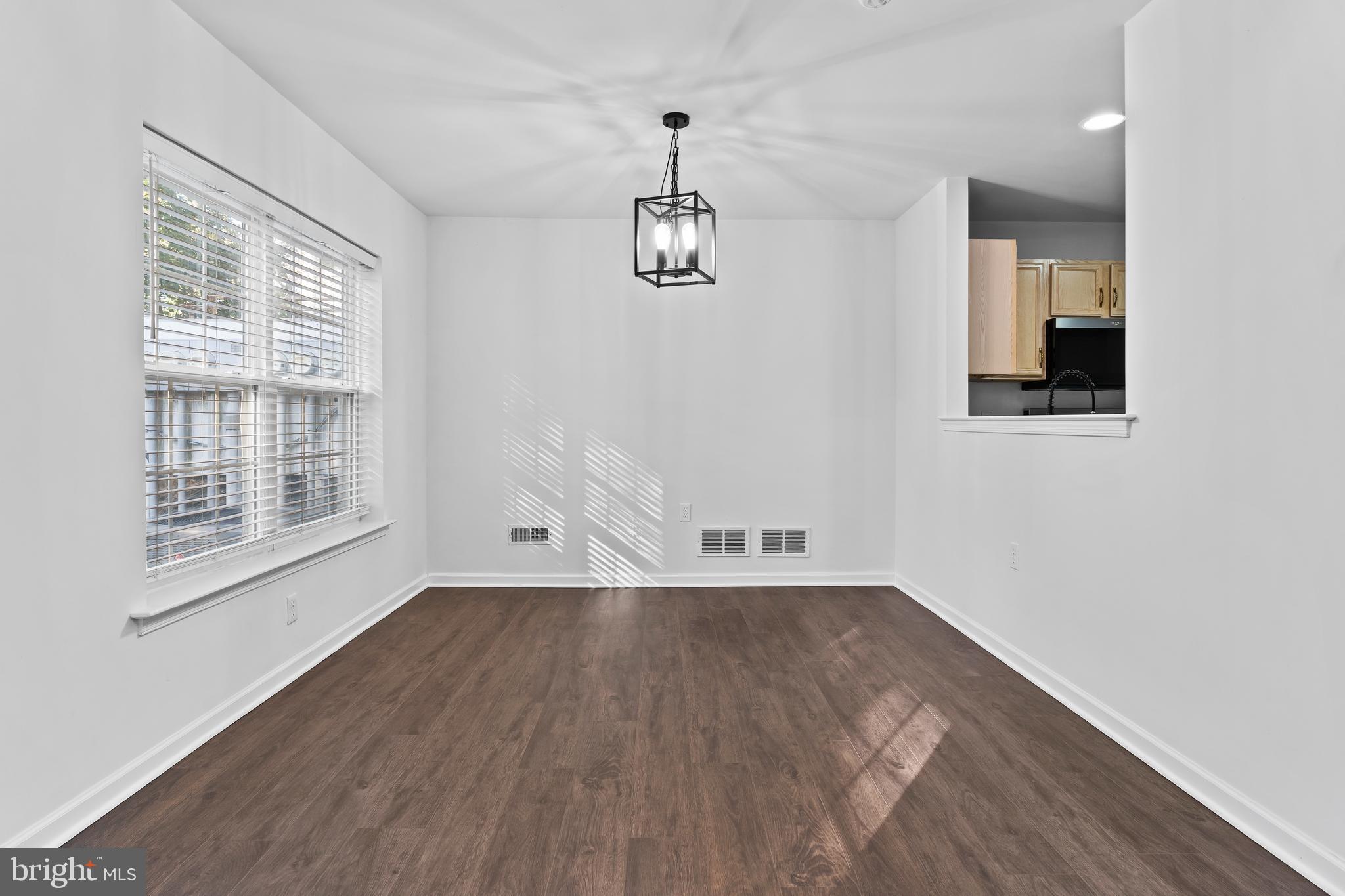 COURTYARDS OF CARLISLE - Residential Lease