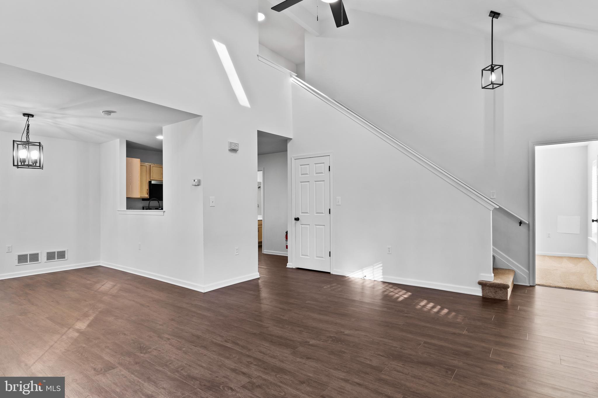 COURTYARDS OF CARLISLE - Residential Lease