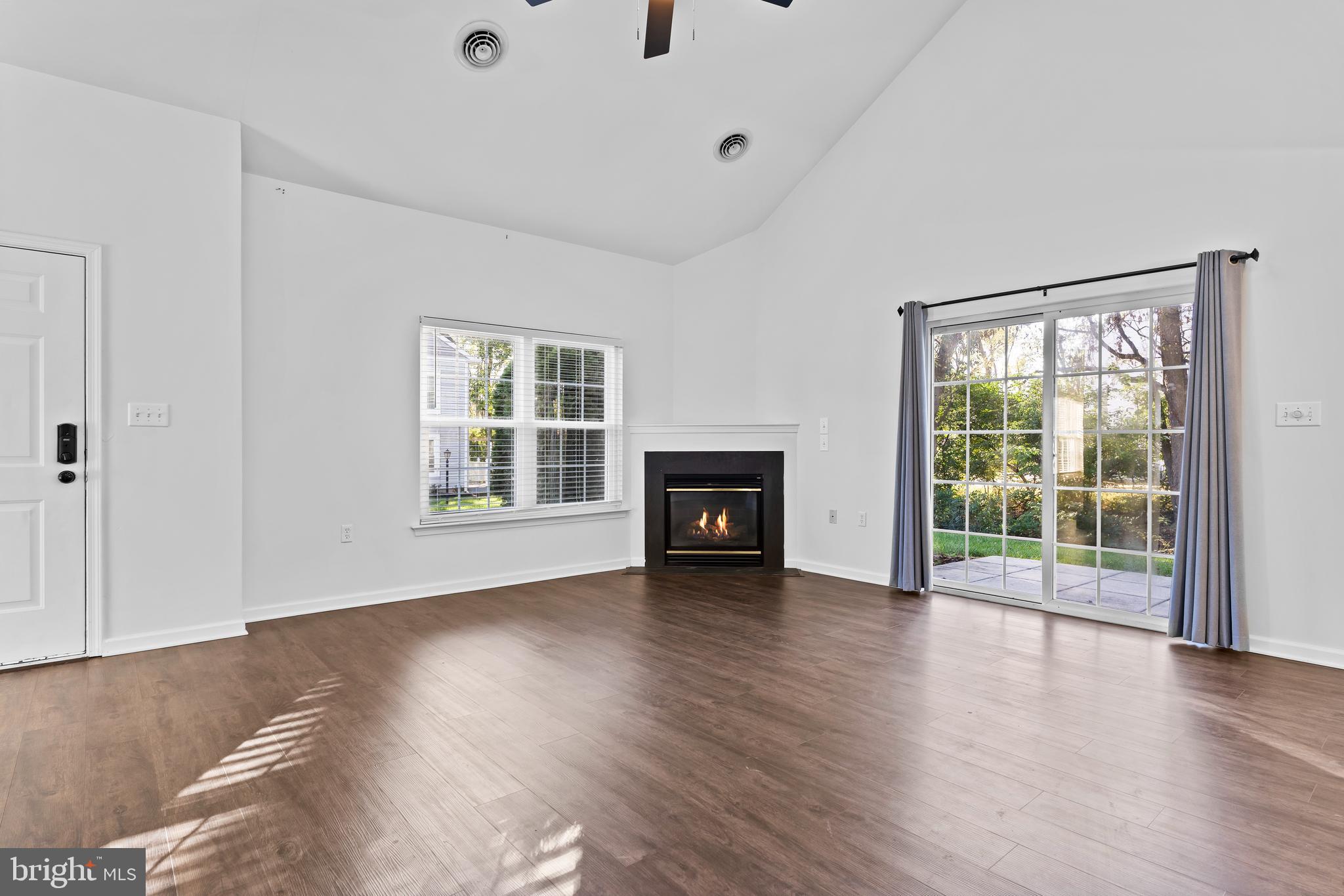 COURTYARDS OF CARLISLE - Residential Lease