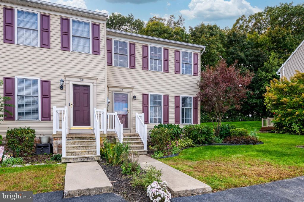 Photo of 128 Acorn Lane, Mountville, PA 17554 (MLS # PALA2041790)