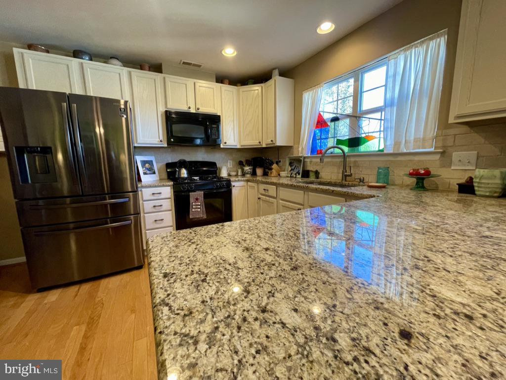 MEWS AT BAILEY STATION - Residential Lease