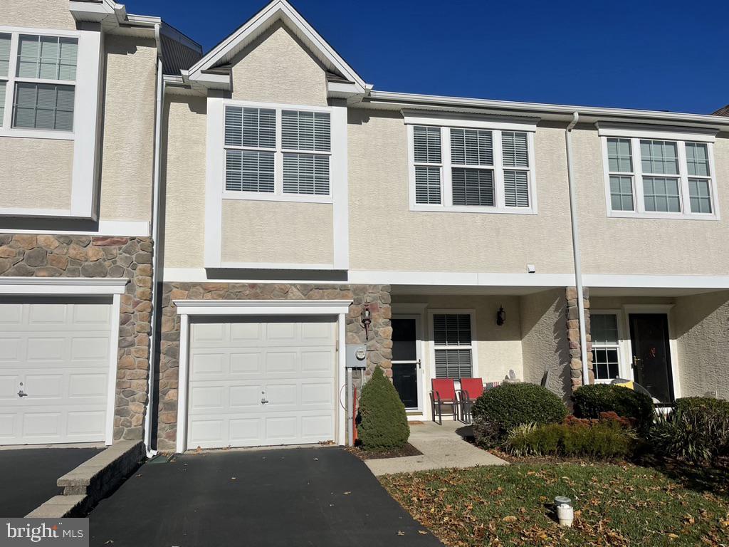 MEWS AT BAILEY STATION - Residential Lease