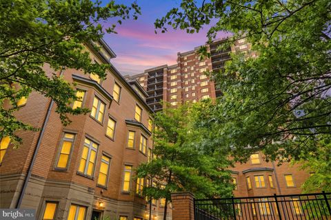 Photo of 2203 12th Court N #34, ARLINGTON, VA 22201 (MLS # VAAR2070656)