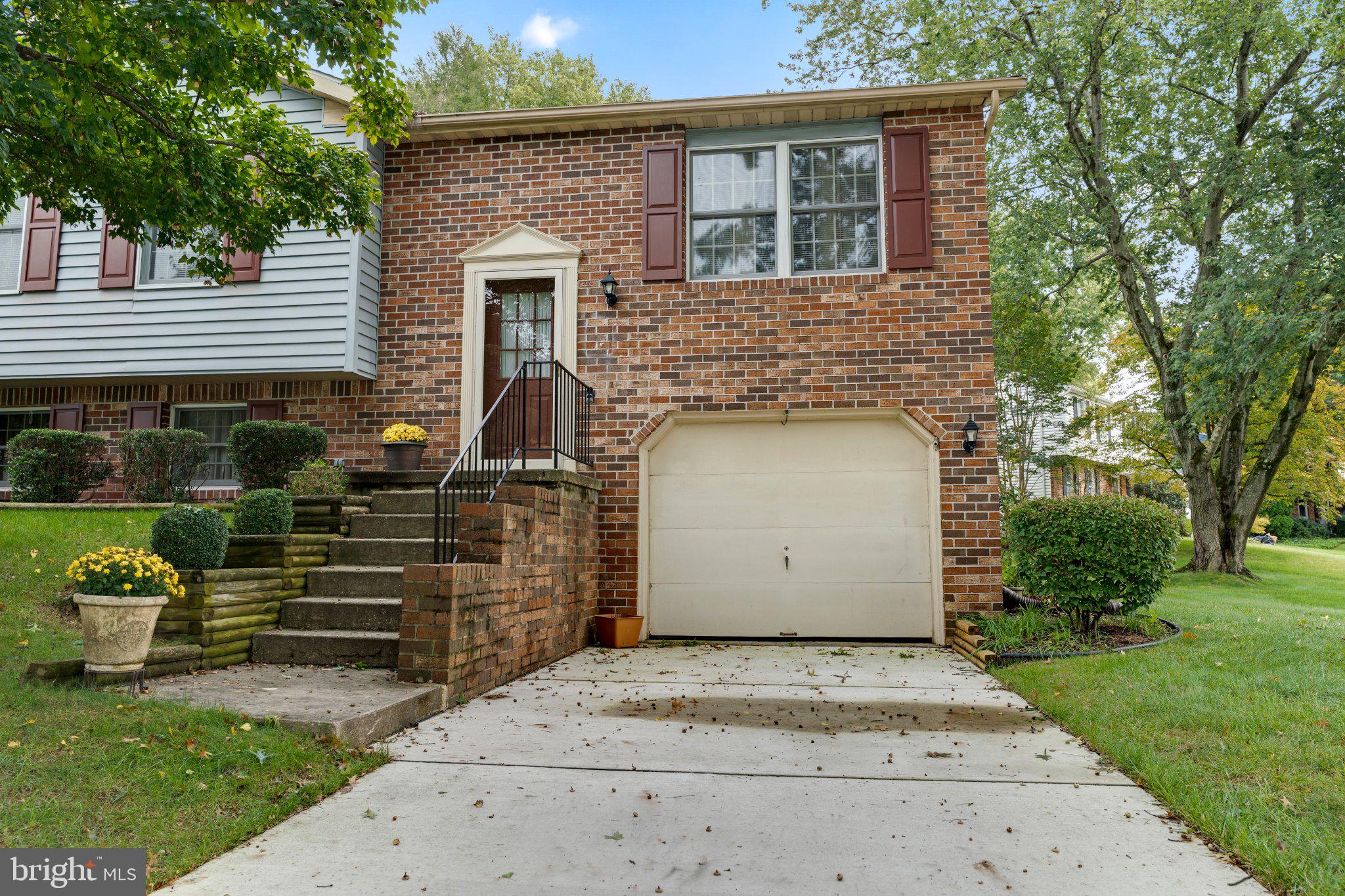 1403 MARLOW COURT