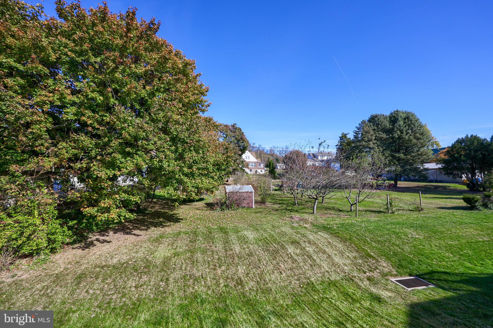 LAKESIDE VILLAS - Residential