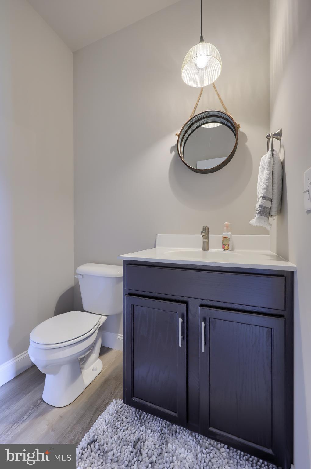 LAKESIDE VILLAS - Residential