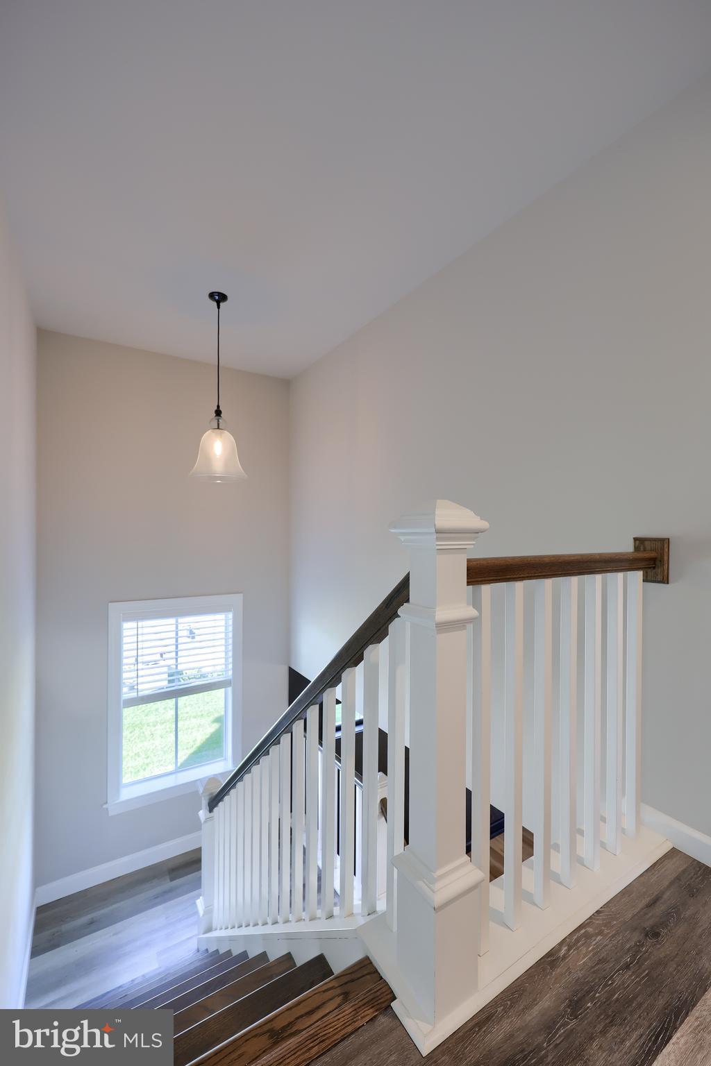 LAKESIDE VILLAS - Residential