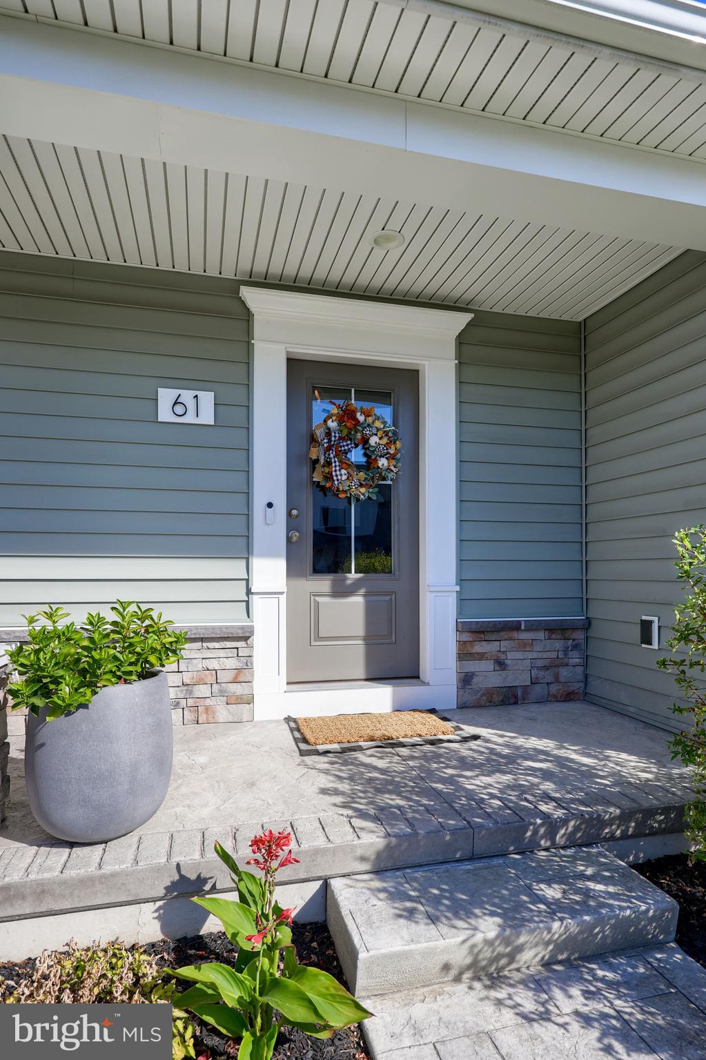 LAKESIDE VILLAS - Residential