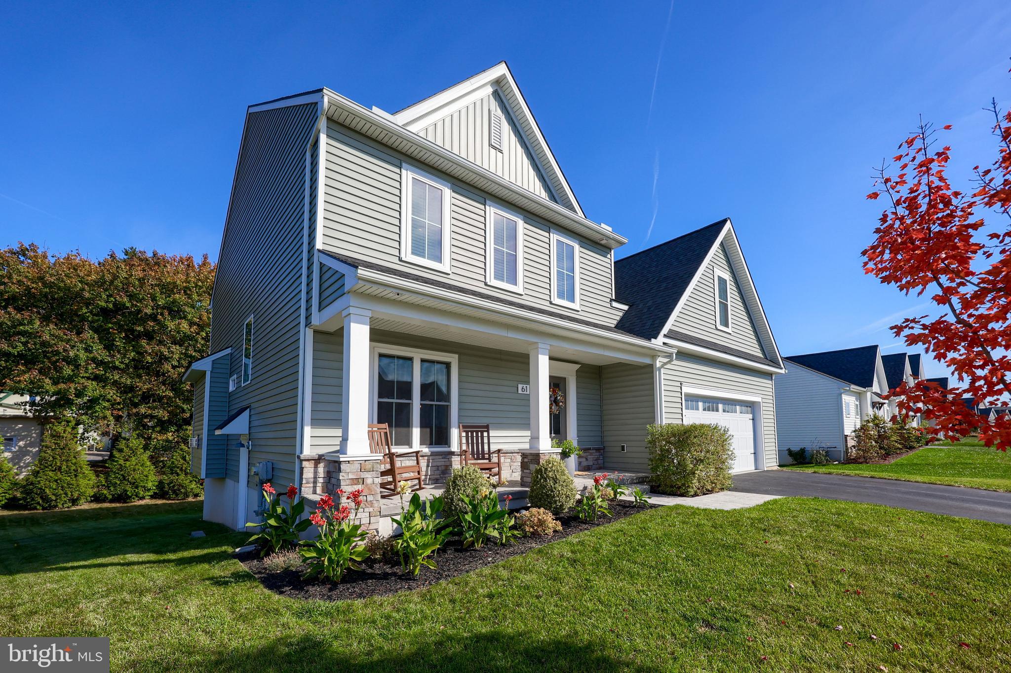 LAKESIDE VILLAS - Residential