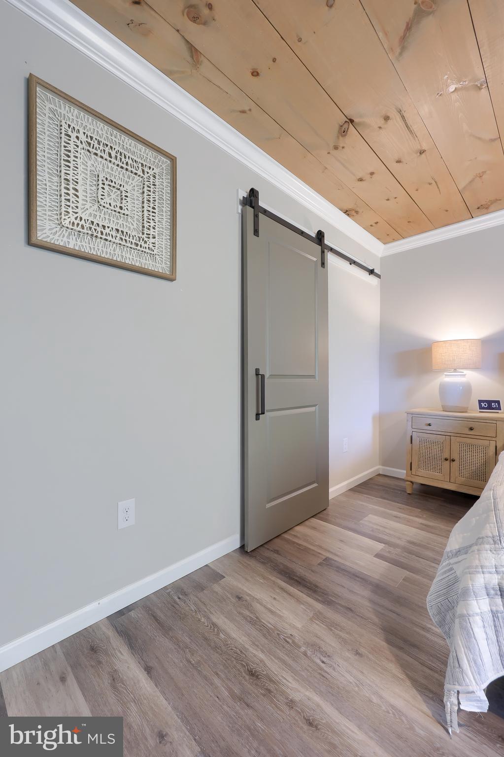 LAKESIDE VILLAS - Residential