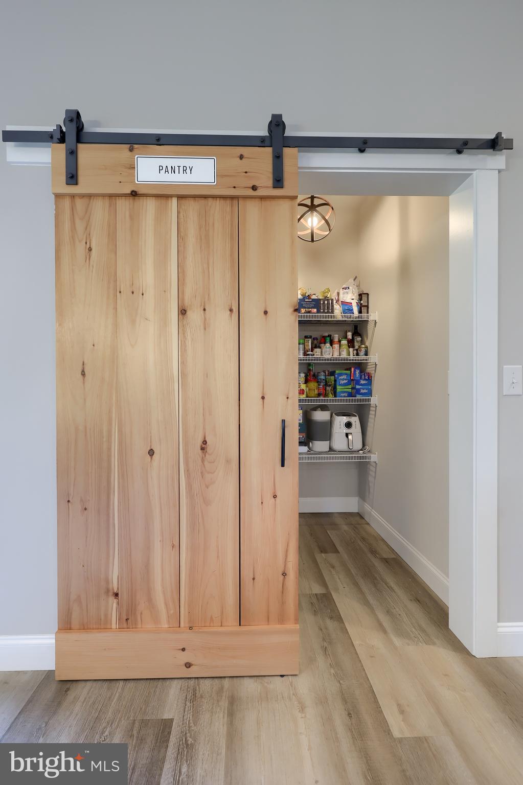 LAKESIDE VILLAS - Residential