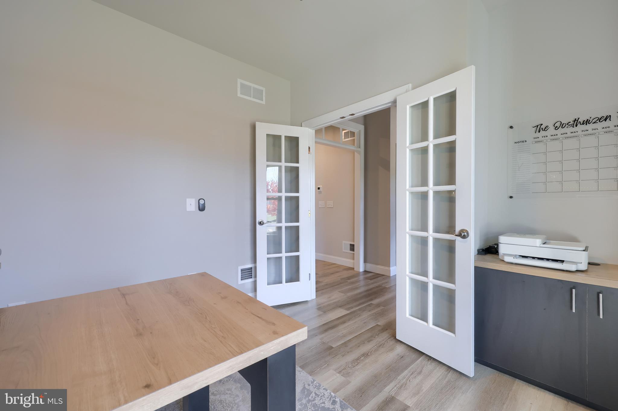 LAKESIDE VILLAS - Residential