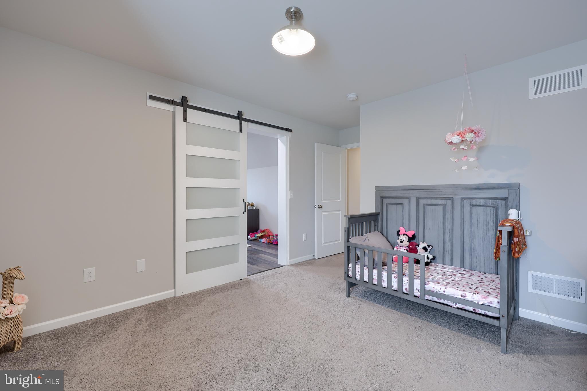 LAKESIDE VILLAS - Residential