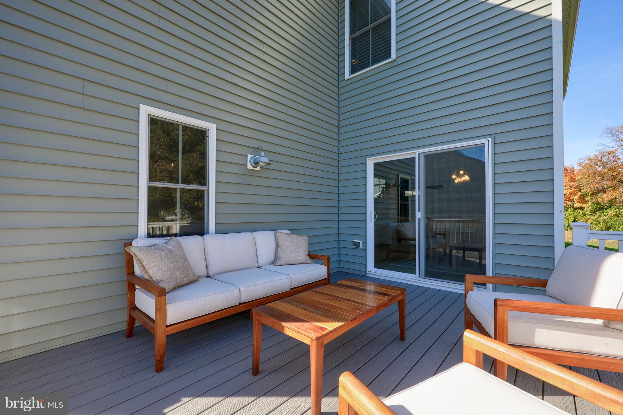 LAKESIDE VILLAS - Residential