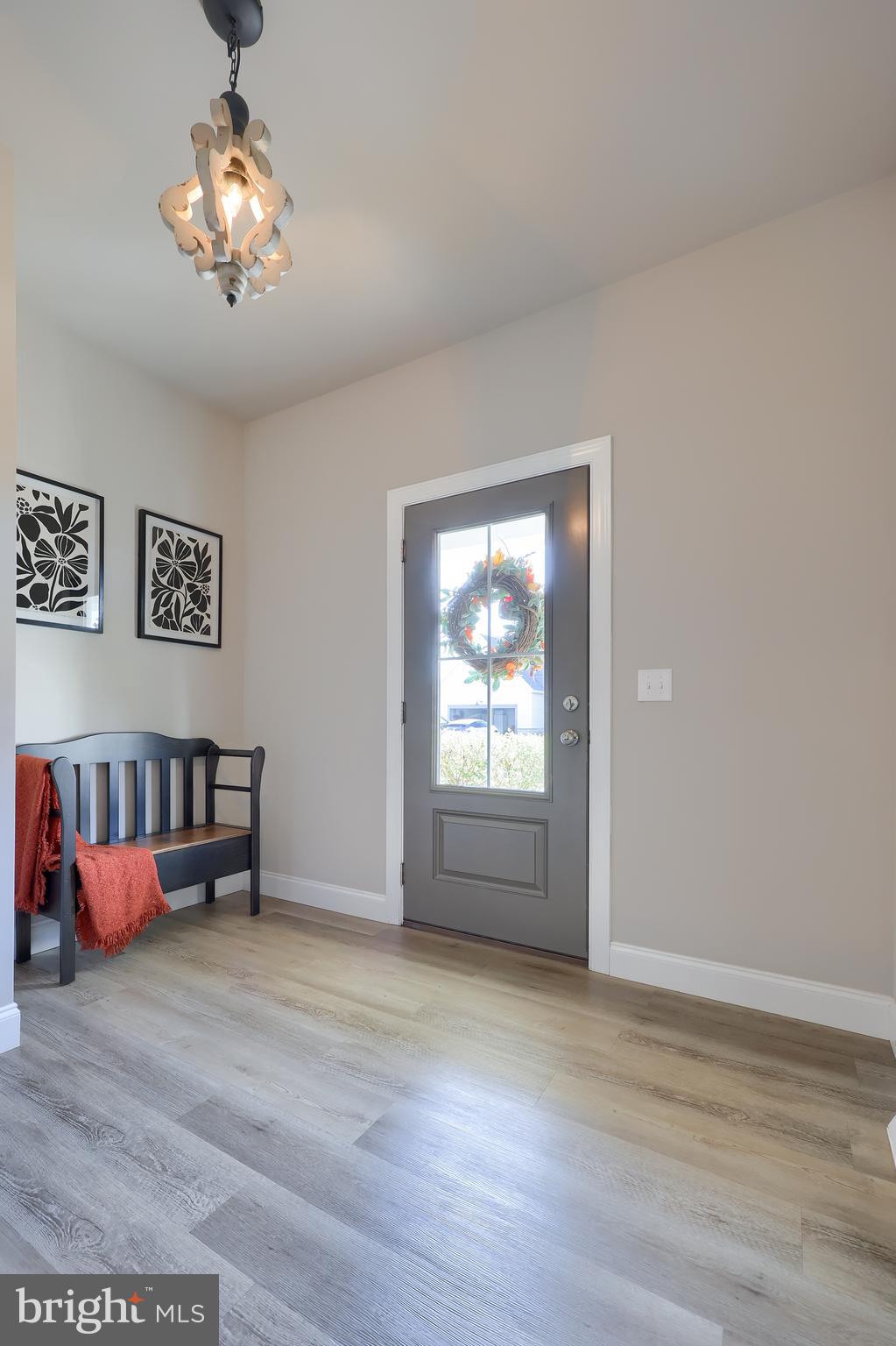 LAKESIDE VILLAS - Residential