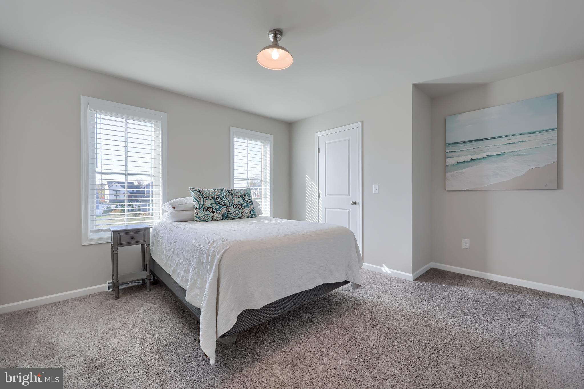 LAKESIDE VILLAS - Residential