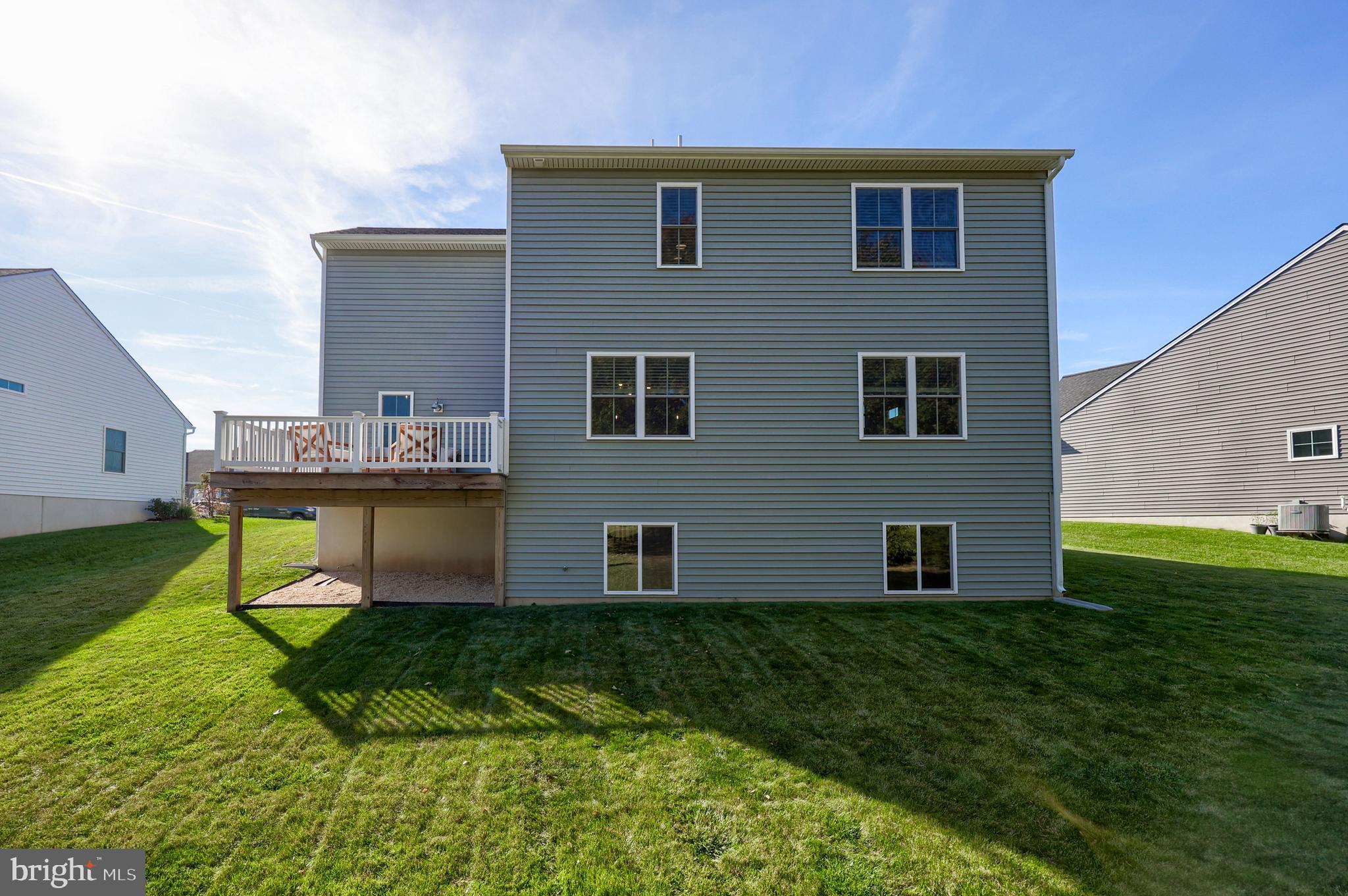 LAKESIDE VILLAS - Residential