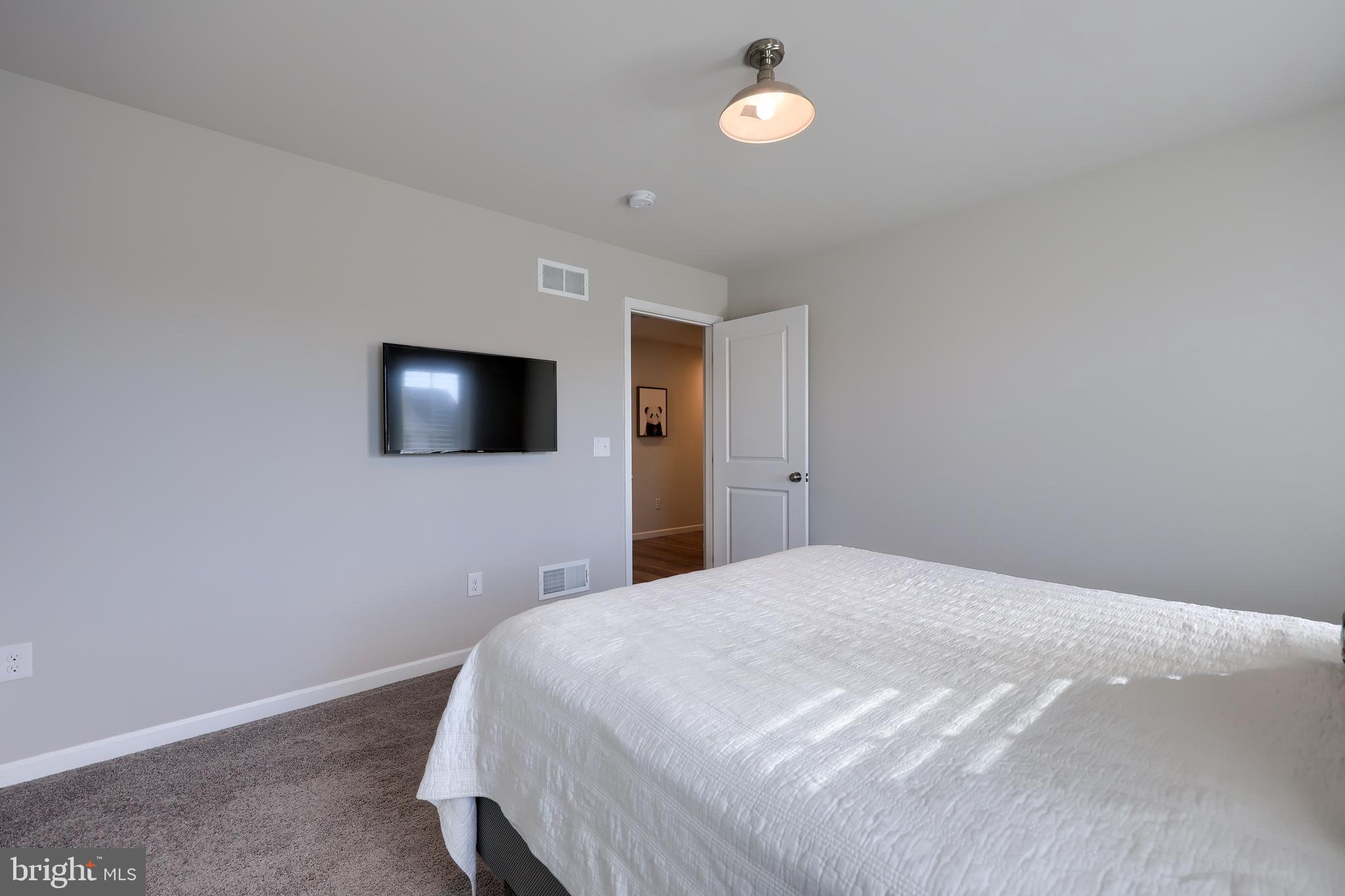 LAKESIDE VILLAS - Residential