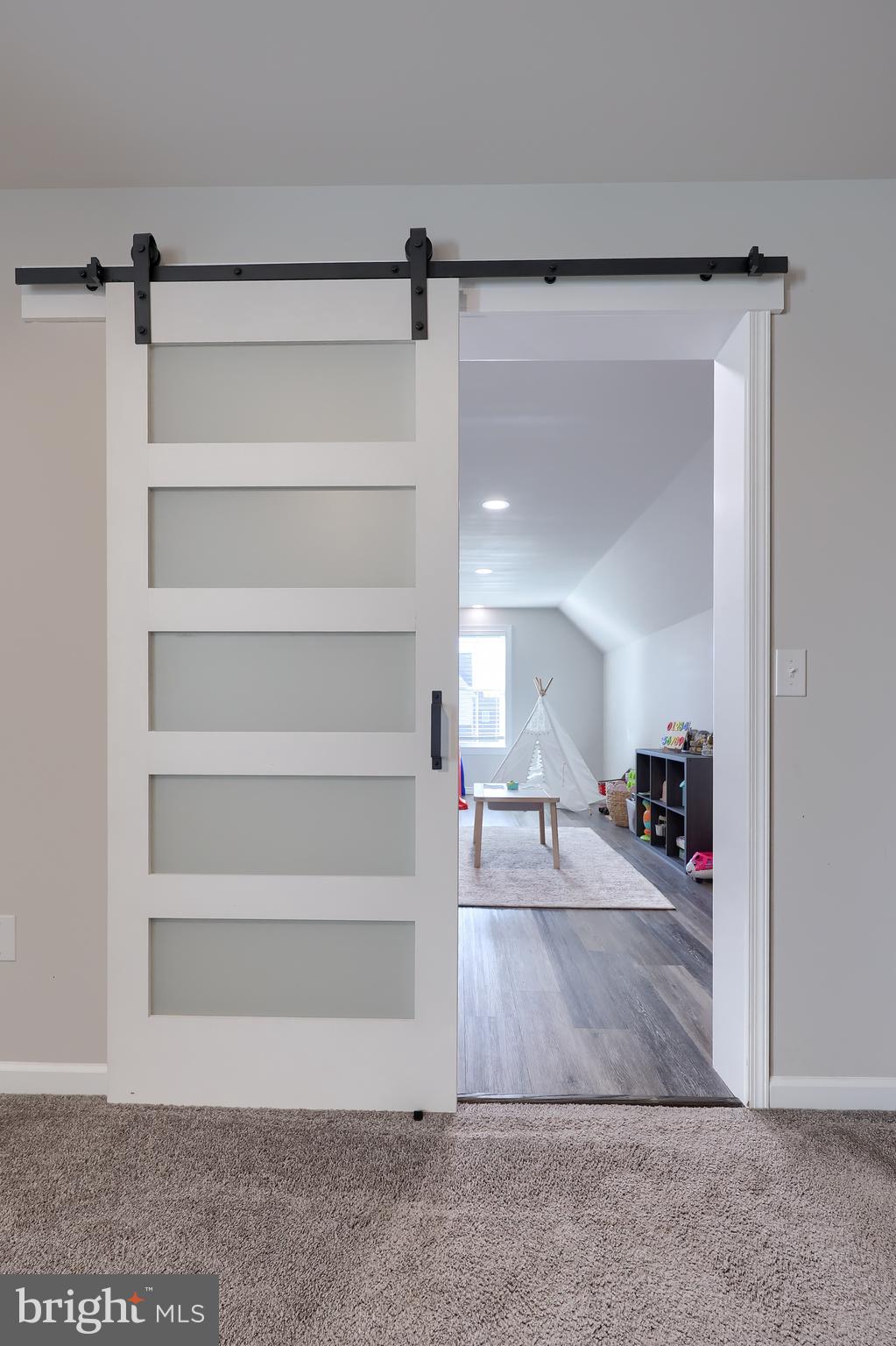 LAKESIDE VILLAS - Residential