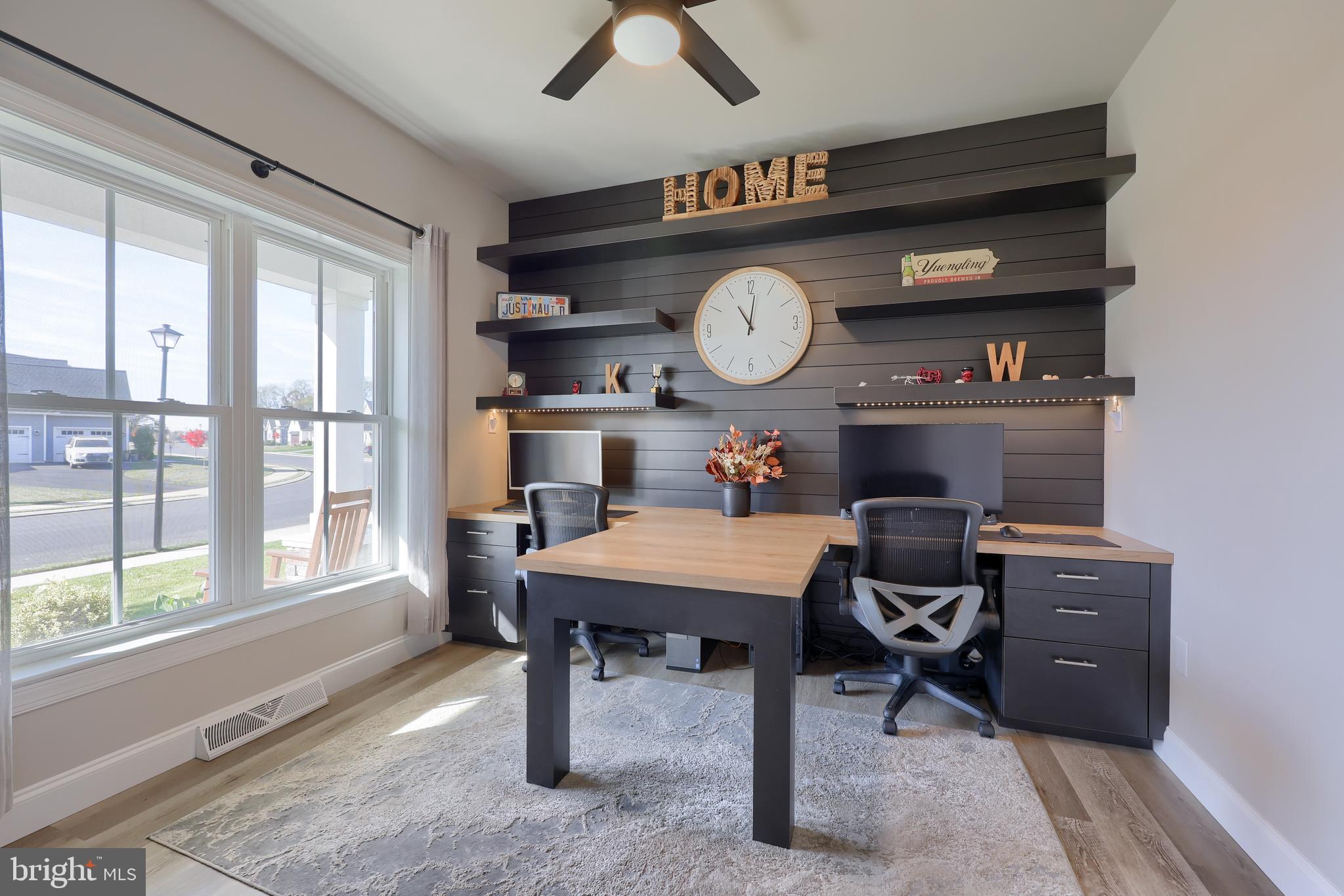 LAKESIDE VILLAS - Residential