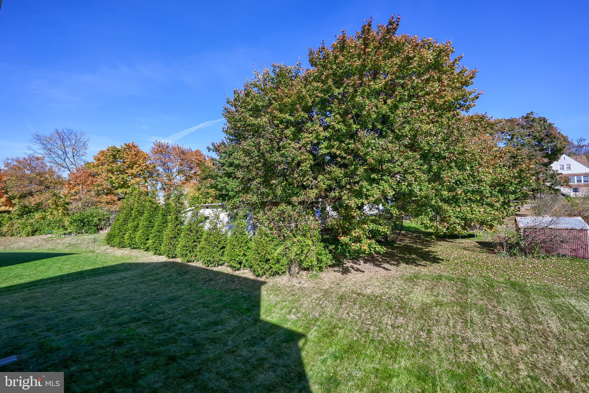 LAKESIDE VILLAS - Residential