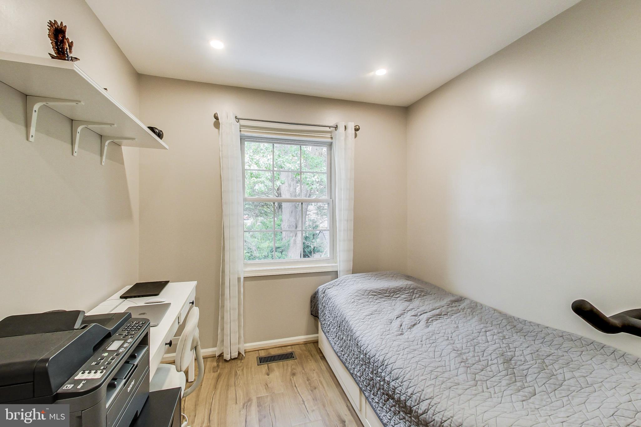 OAKTON CLOISTERS - Residential