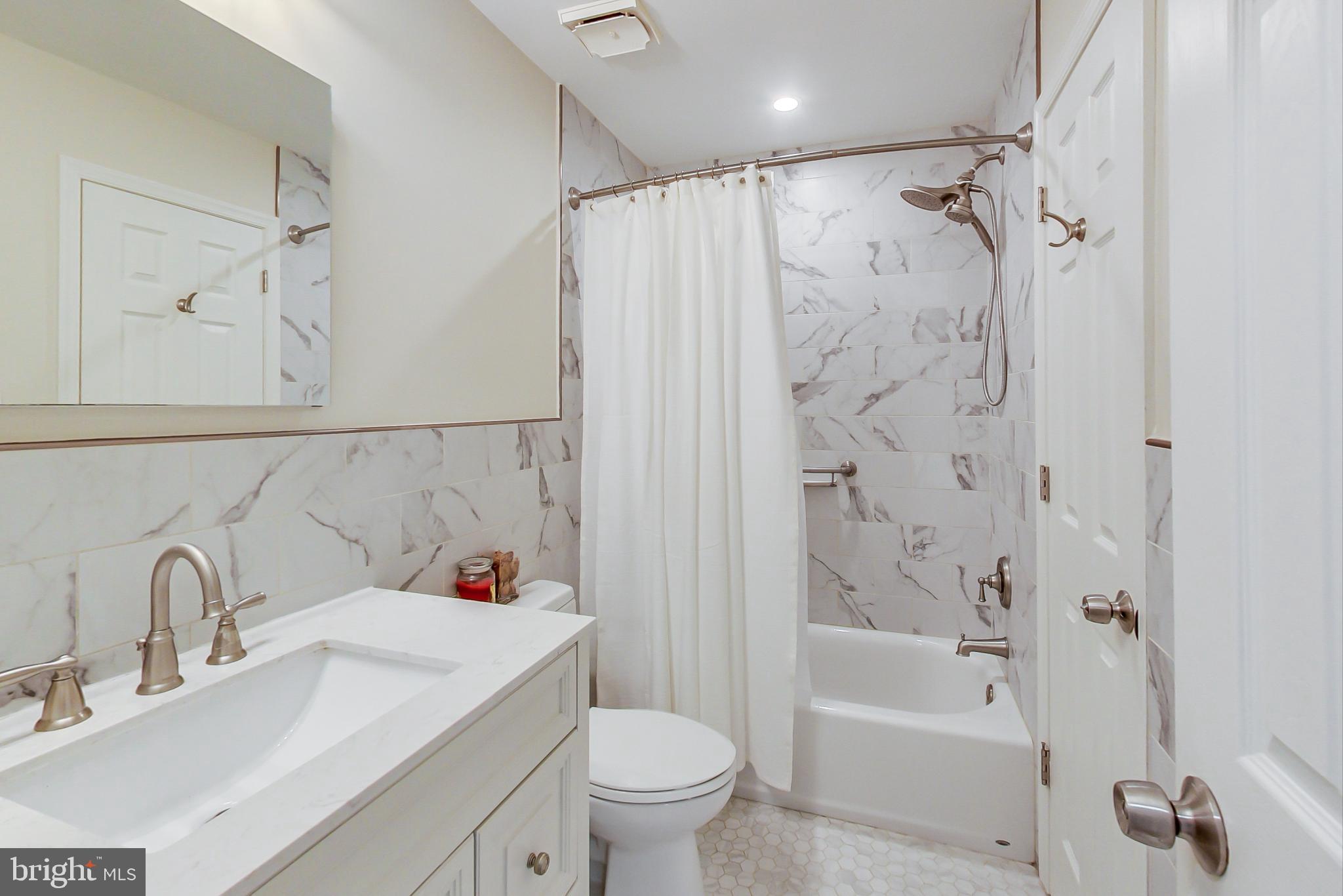 OAKTON CLOISTERS - Residential