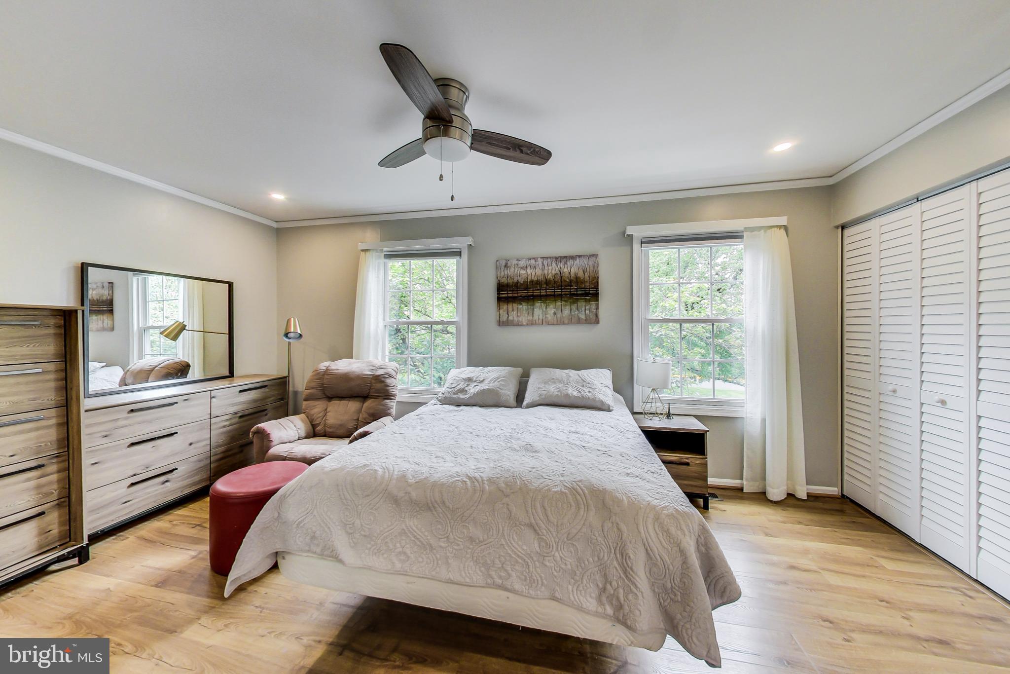 OAKTON CLOISTERS - Residential