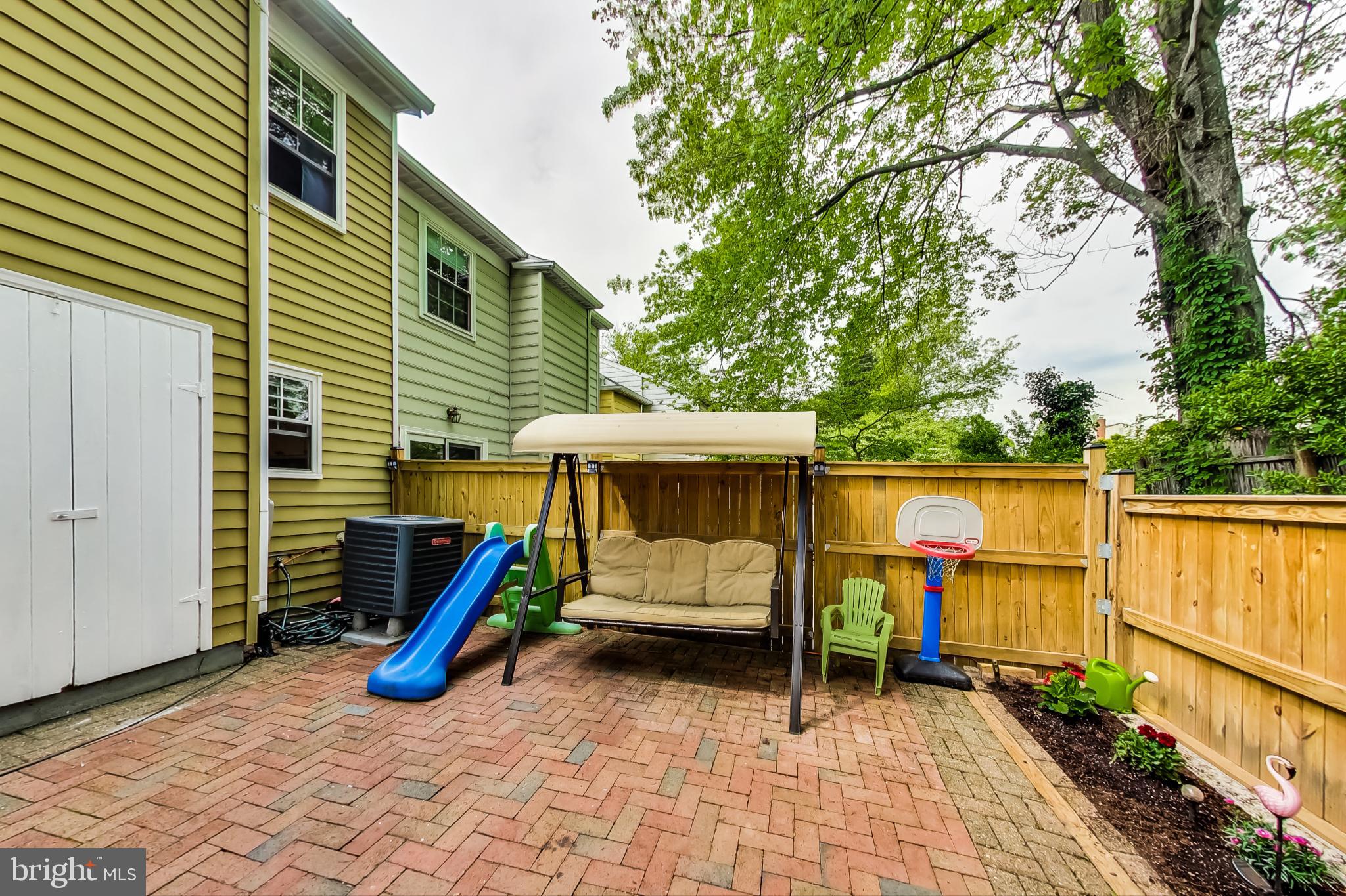 OAKTON CLOISTERS - Residential