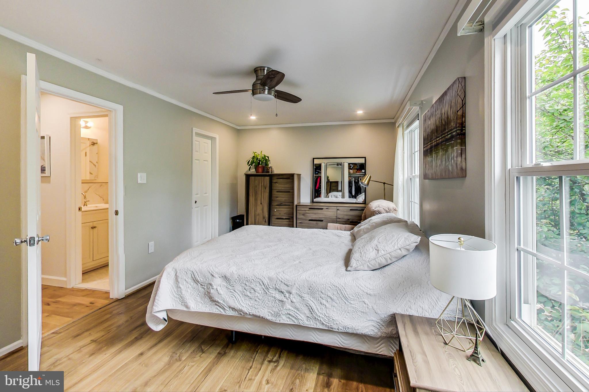 OAKTON CLOISTERS - Residential