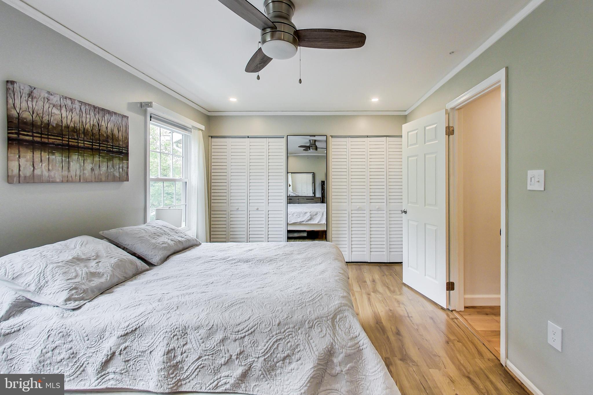 OAKTON CLOISTERS - Residential