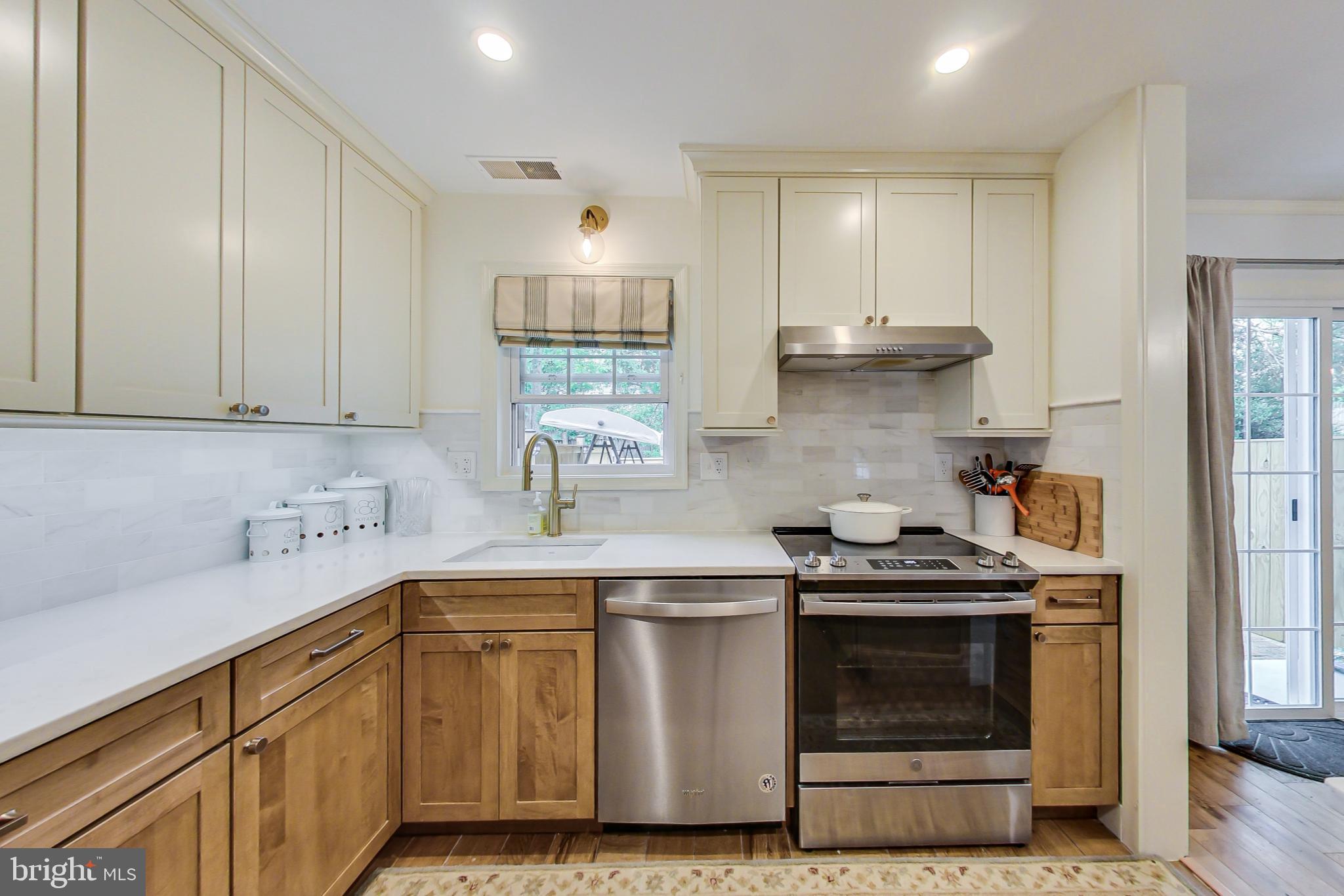 OAKTON CLOISTERS - Residential