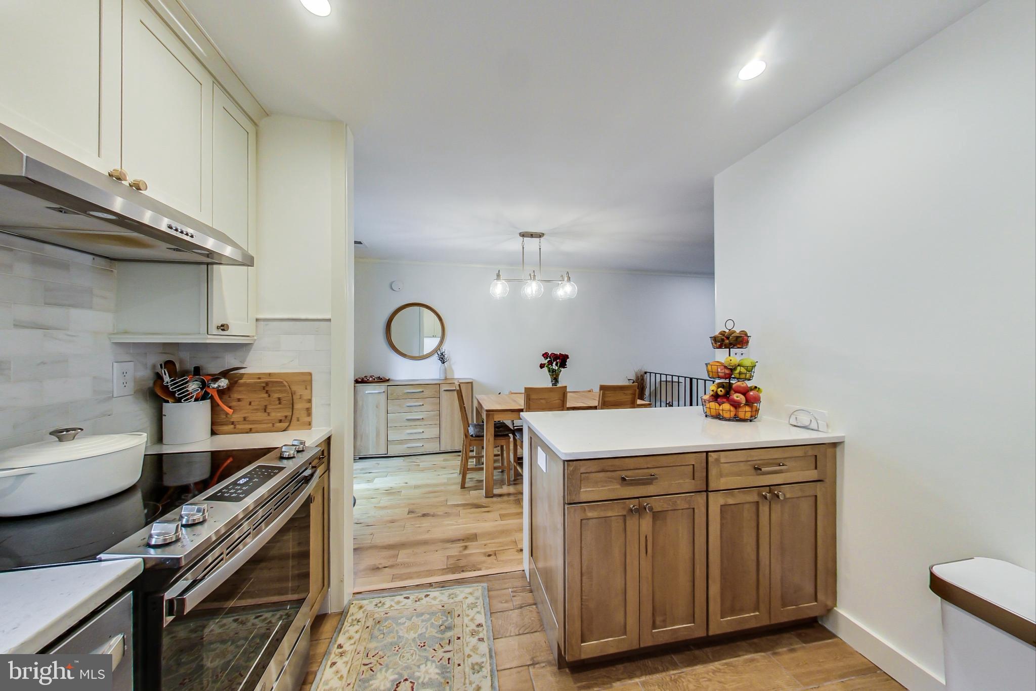 OAKTON CLOISTERS - Residential