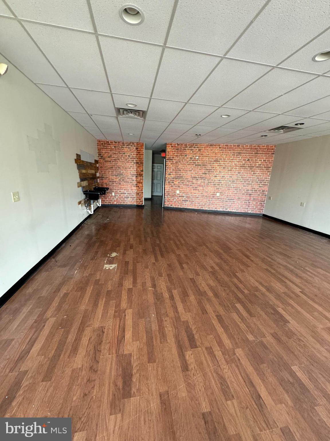 UPPER HOLMESBURG - Commercial Lease