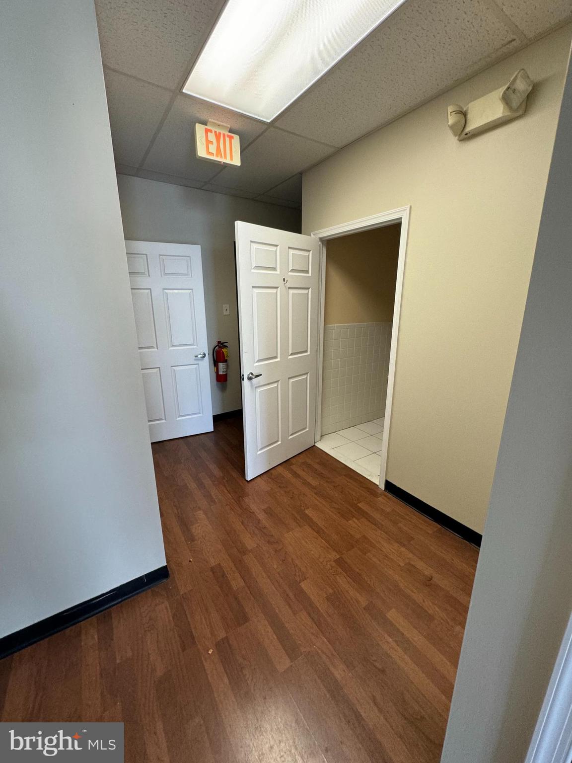 UPPER HOLMESBURG - Commercial Lease