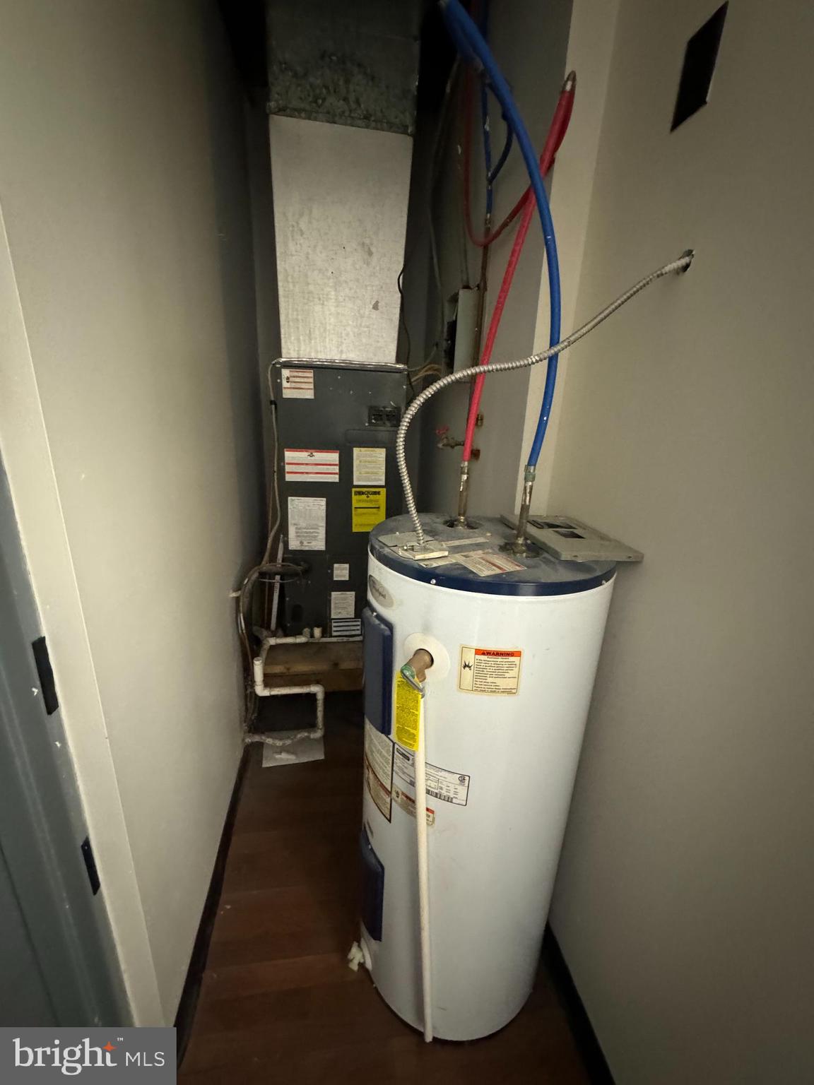 UPPER HOLMESBURG - Commercial Lease