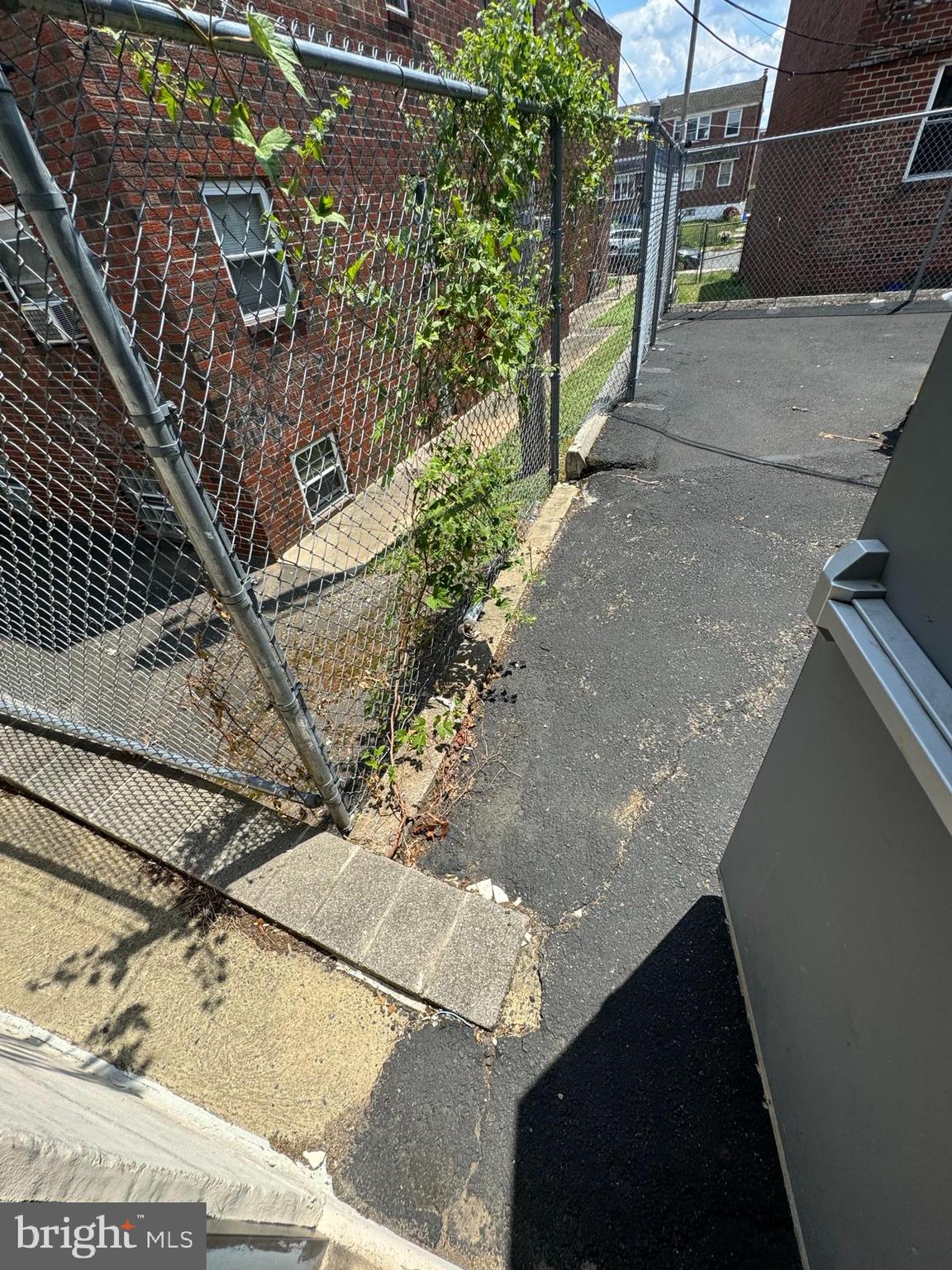 UPPER HOLMESBURG - Commercial Lease