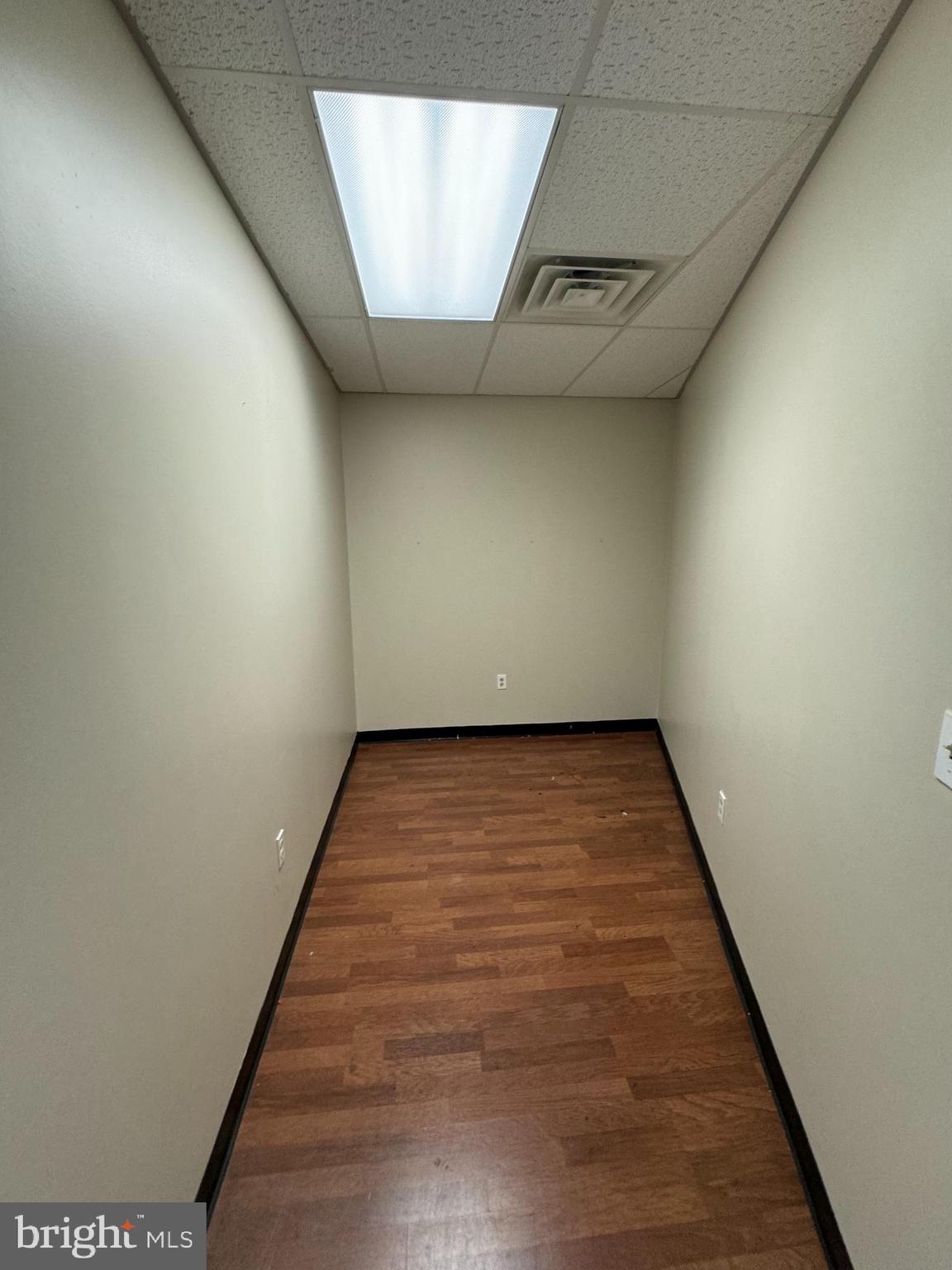 UPPER HOLMESBURG - Commercial Lease