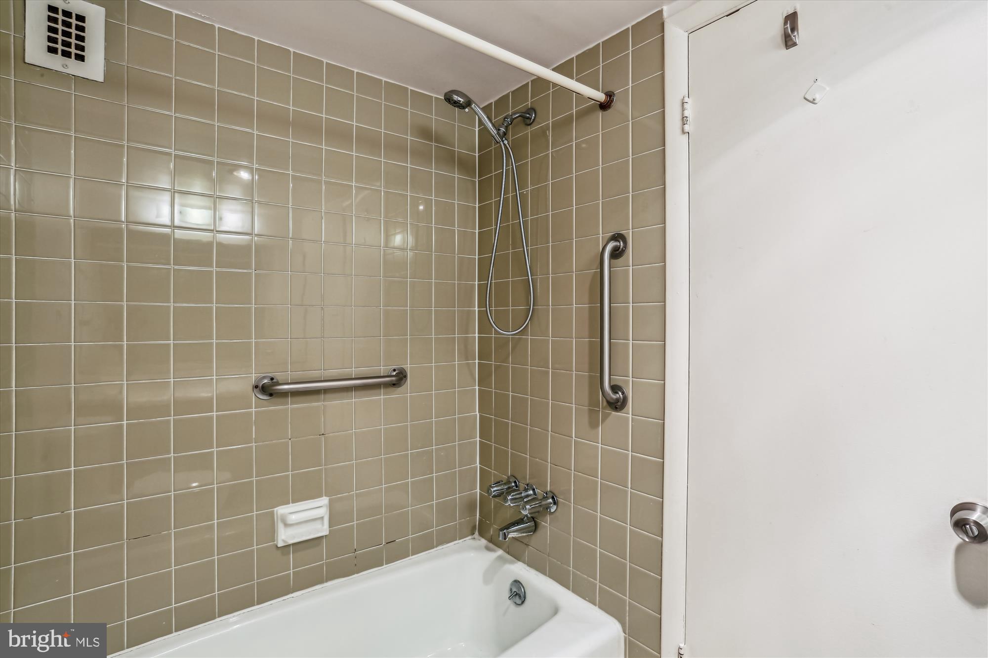 UNIVERSITY TOWERS CODM - Residential